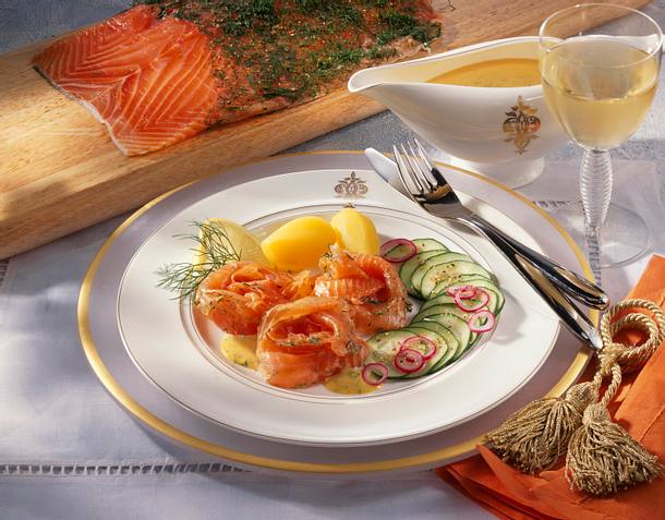 Graved Lachs mit Dill-Senf-Sauce Rezept Graved Lachs mit Dill-Senf-Sauce Rezept