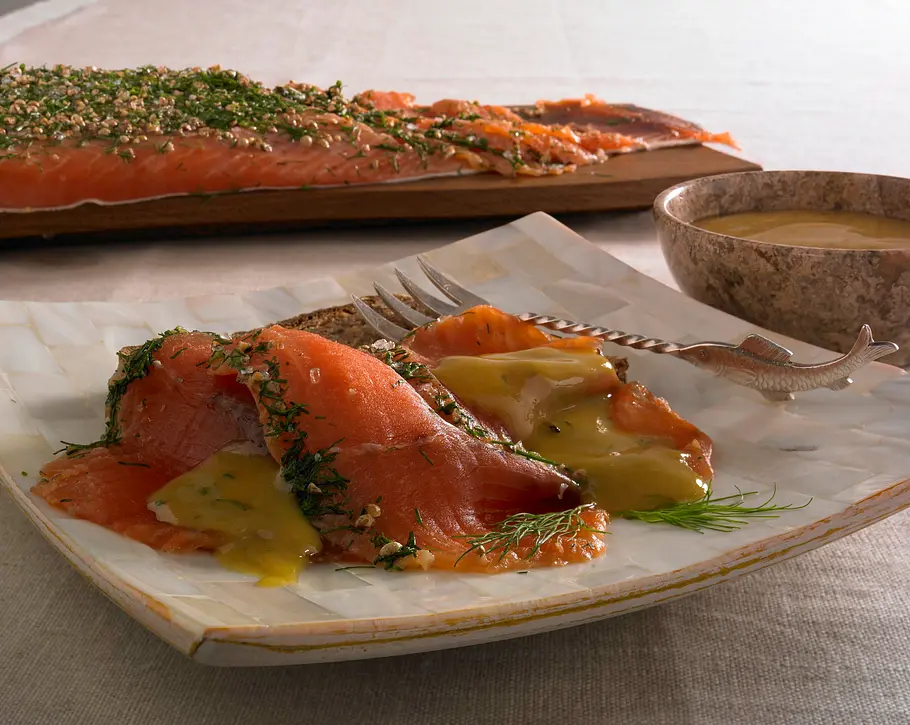 Graved Lachs mit Honig-Senf-Soße Rezept Graved Lachs mit Honig-Senf-Soße Rezept