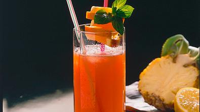Grenadine-Ananas-Drink Rezept - Foto: LECKER @ Bauer Media Group