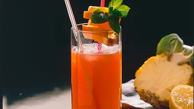 Grenadine-Ananas-Drink Rezept - Foto: LECKER @ Bauer Media Group