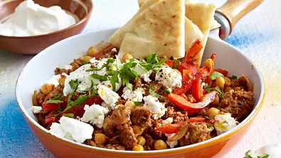 Griechische Hackpfanne mit Feta Rezept - Foto: LECKER @ Bauer Media Group