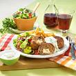 Griechische Hacksteaks mit Tzatziki und Bauernsalat Rezept - Foto: Först, Thomas