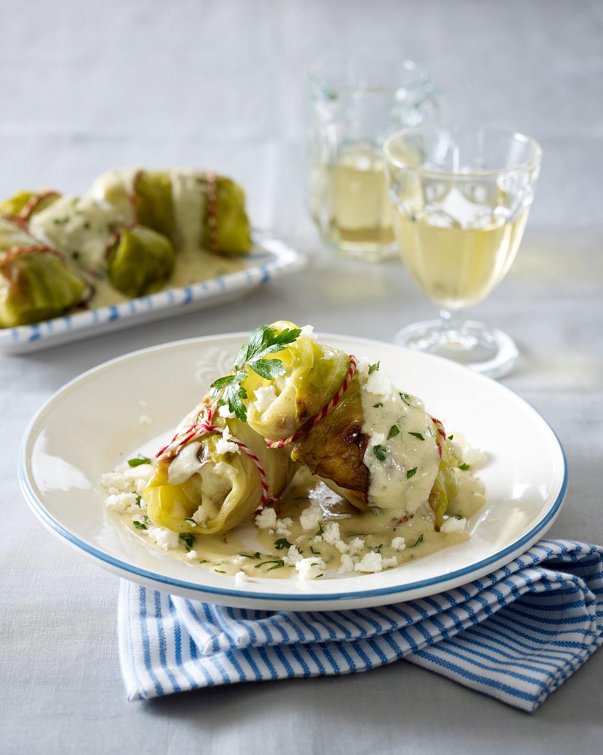 Griechische Kohlrouladen mit Reis-Hackfleisch-Füllung (Dolmades) Rezept