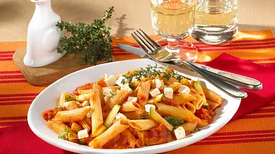Griechische Nudeln Rezept - Foto: LECKER @ Bauer Media Group