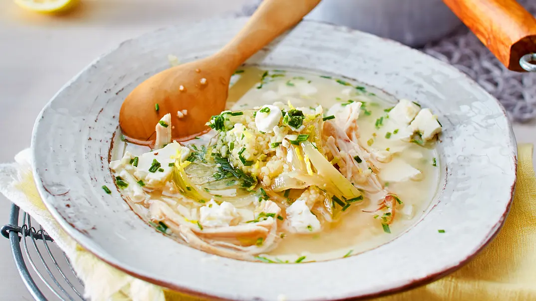 Griechische Zitronensuppe mit Hähnchen Rezept - Foto: LECKER @ Bauer Media Group Griechische Zitronensuppe mit Hähnchen Rezept - Foto: LECKER @ Bauer Media Group