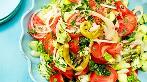 Griechischer Bauernsalat Rezept - Foto: LECKER @ Bauer Media Group Griechischer Bauernsalat Rezept - Foto: LECKER @ Bauer Media Group