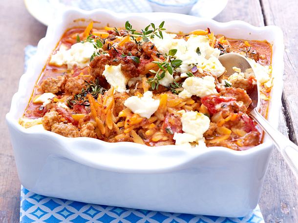 Griechischer Hack-Nudel-Auflauf mit Feta Rezept Griechischer Hack-Nudel-Auflauf mit Feta Rezept
