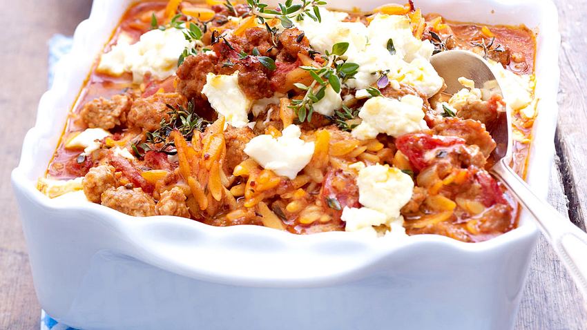 Griechischer Hack-Nudel-Auflauf mit Feta Rezept - Foto: House of Food / Bauer Food Experts KG