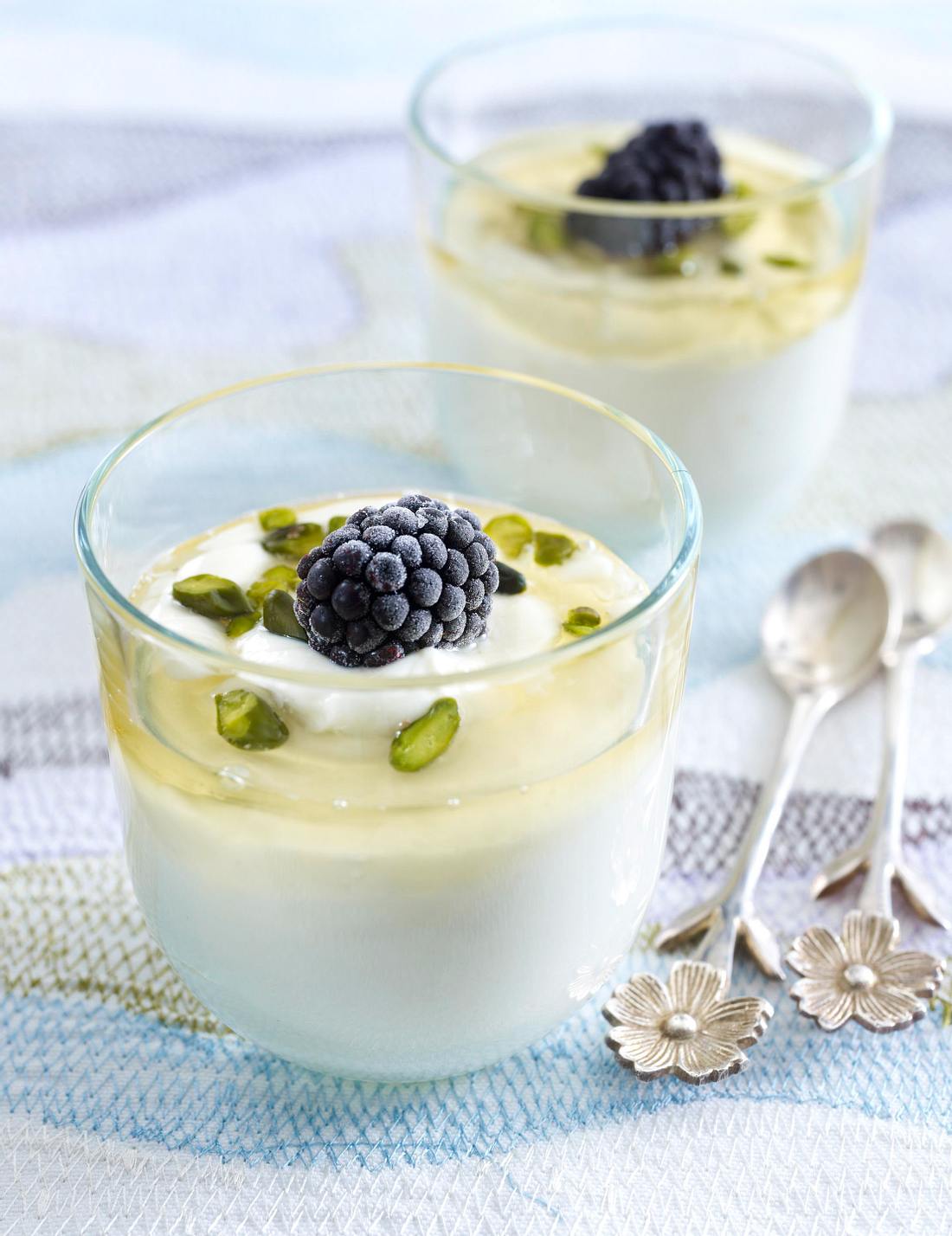 Griechischer Joghurt mit Honig und Brombeeren Rezept Griechischer Joghurt mit Honig und Brombeeren Rezept