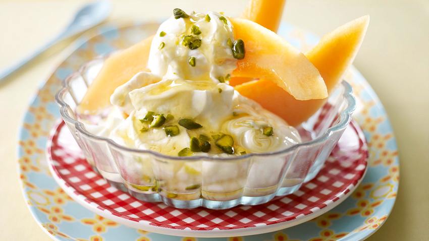 Griechischer Joghurt mit Melone und Pistazienhonig Rezept - Foto: House of Food / Bauer Food Experts KG