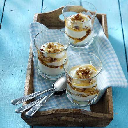 Griechischer Joghurt mit Nüssen und Honig Rezept | LECKER