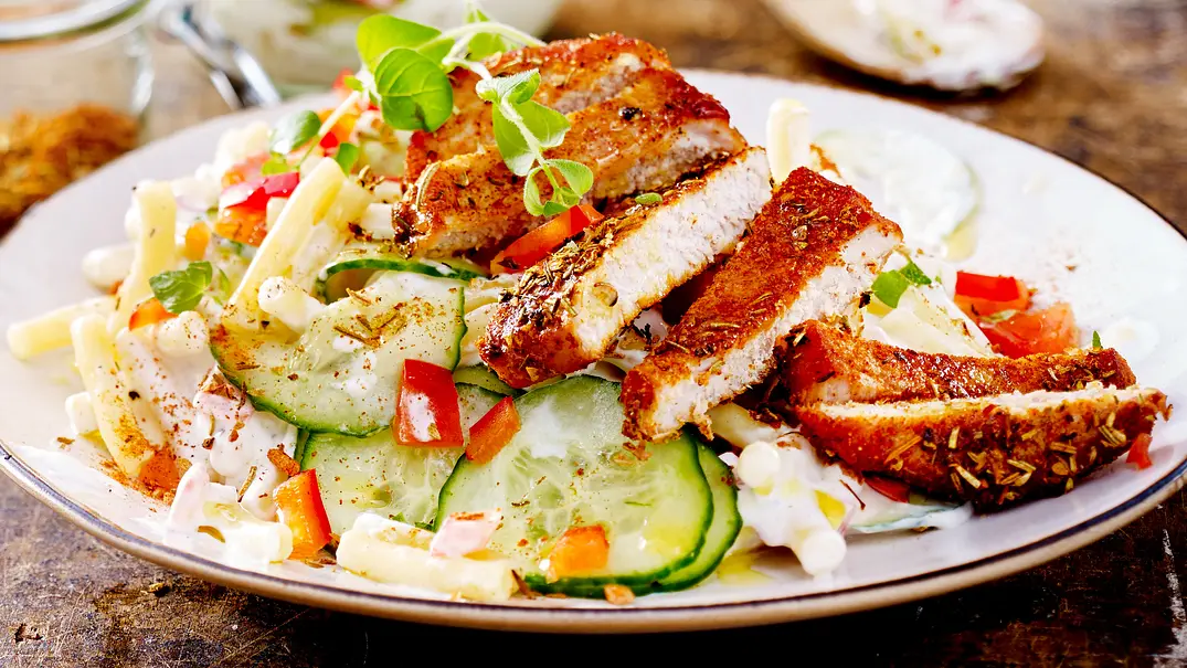 Griechischer Nudelsalat Rezept - Foto: LECKER @ Bauer Media Group Griechischer Nudelsalat Rezept - Foto: LECKER @ Bauer Media Group