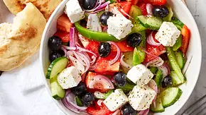 Griechischer Salat - Foto: LECKER @ Bauer Media Group Griechischer Salat - Foto: LECKER @ Bauer Media Group
