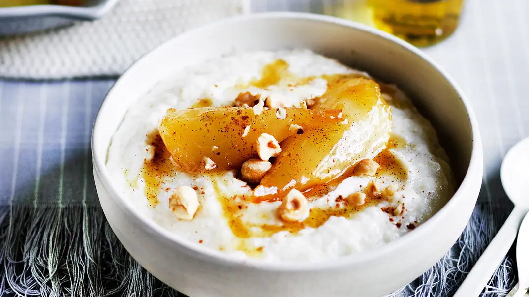 Grießflammeri mit karamellisierten Birnen Rezept - Foto: LECKER @ Bauer Media Group