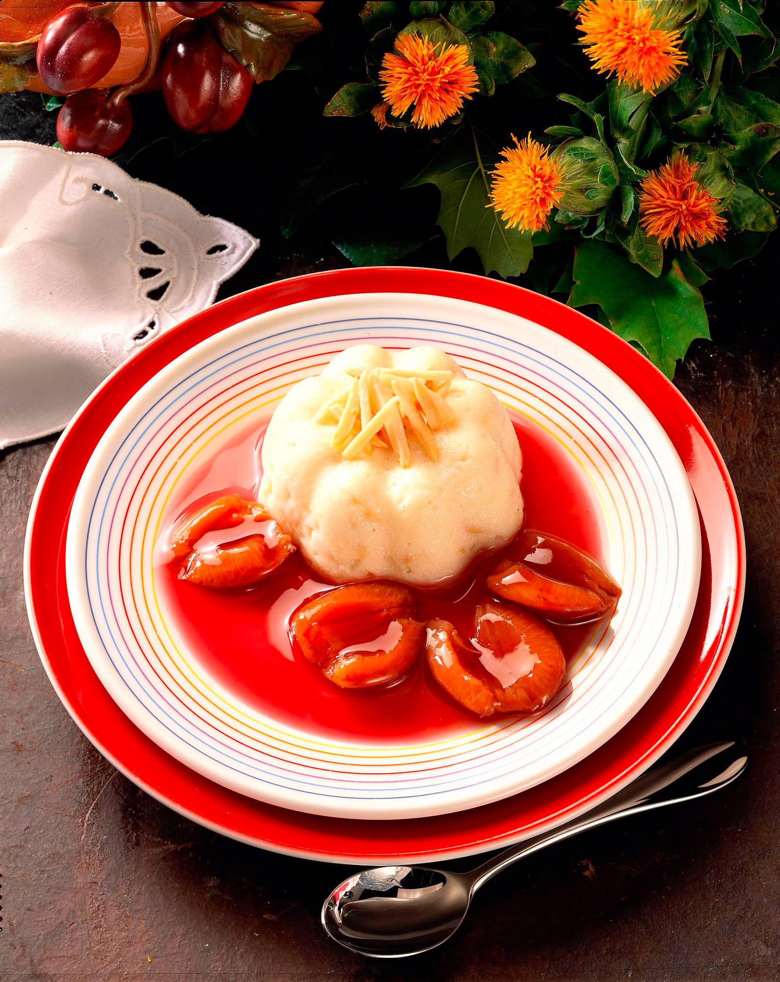 Grießflammeri mit Pflaumenkompott Rezept | LECKER