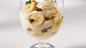 Grießpudding mit Banane und Walnuss-Crunch Rezept - Foto: House of Food / Bauer Food Experts KG