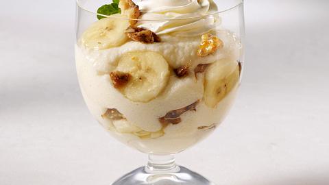 Grießpudding mit Banane und Walnuss-Crunch Rezept - Foto: House of Food / Bauer Food Experts KG