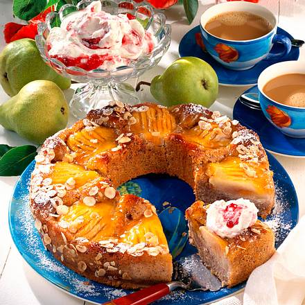 Grieß-Haselnusskuchen mit Birnenhälften Rezept Grieß-Haselnusskuchen mit Birnenhälften Rezept