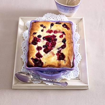 Grieß-Quark-Auflauf mit bunten Beeren Rezept Grieß-Quark-Auflauf mit bunten Beeren Rezept