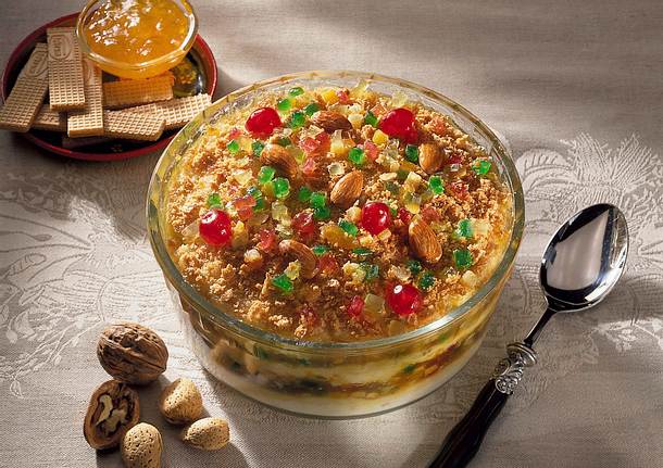 Grießauflauf mit Nüssen und kandierten Früchten Rezept Grießauflauf mit Nüssen und kandierten Früchten Rezept