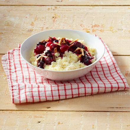 Grießbrei mit Beeren Rezept