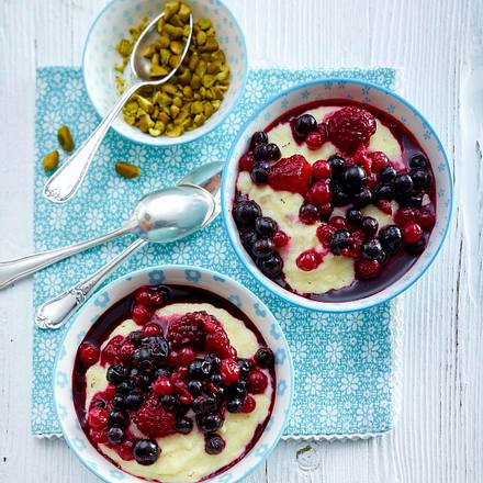 Grießbrei mit Beerenfrüchten Rezept