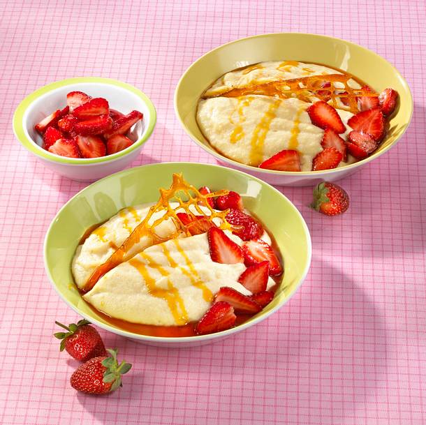 Grießbrei mit heißen Erdbeeren und Sirup Rezept Grießbrei mit heißen Erdbeeren und Sirup Rezept
