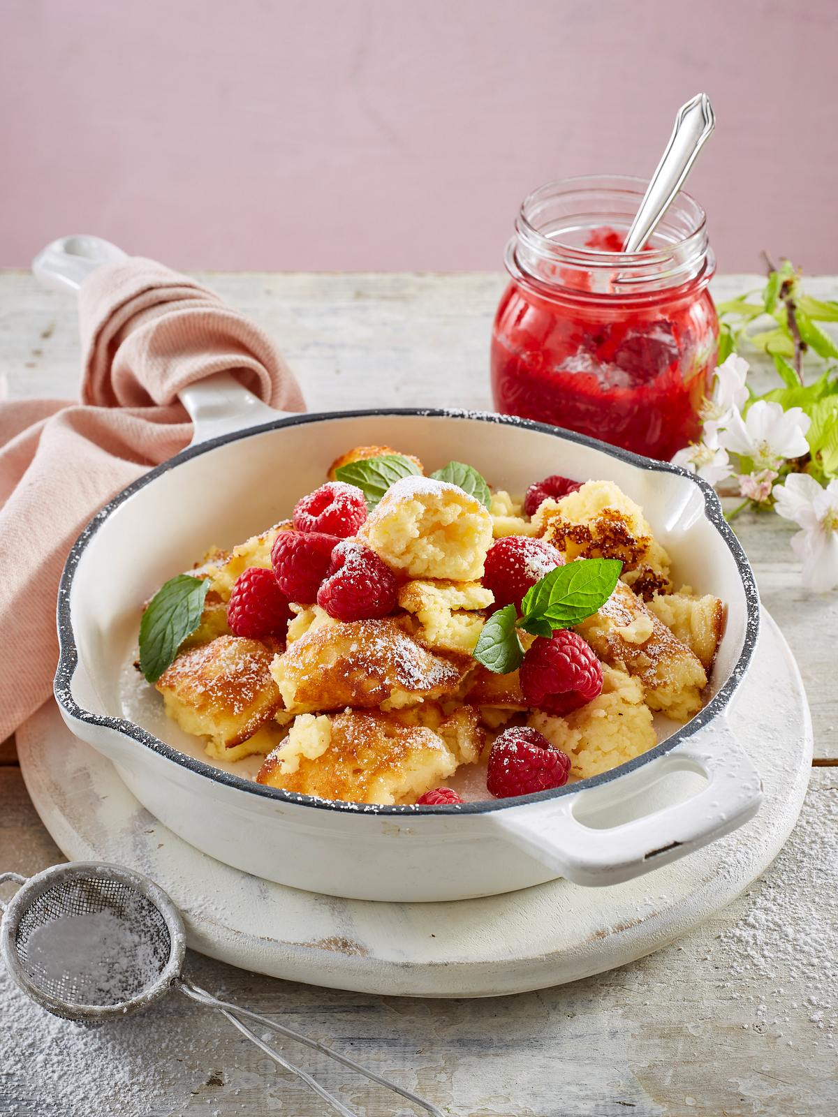 Grießschmarren mit Himbeersoße Rezept