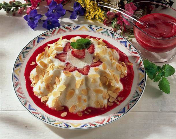 Grießflammeri mit Himbeersoße Rezept Grießflammeri mit Himbeersoße Rezept