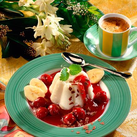 Grießflammeri mit Kirsch-Bananen-Kompott Rezept Grießflammeri mit Kirsch-Bananen-Kompott Rezept