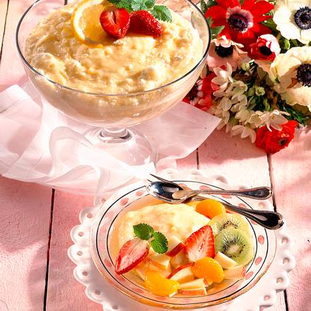 Grießflammeri mit Obstsalat Rezept Grießflammeri mit Obstsalat Rezept