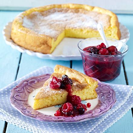 Grießkuchen mit Beerenkompott Rezept Grießkuchen mit Beerenkompott Rezept