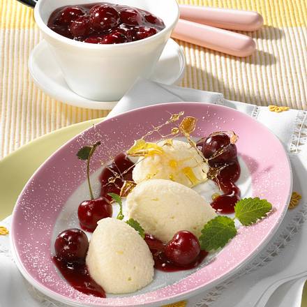 Grießnocken mit Kirschen Rezept Grießnocken mit Kirschen Rezept
