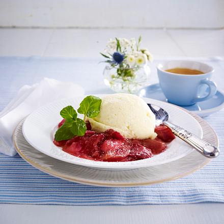 Grießnocken mit Rhabarberkompott Rezept Grießnocken mit Rhabarberkompott Rezept