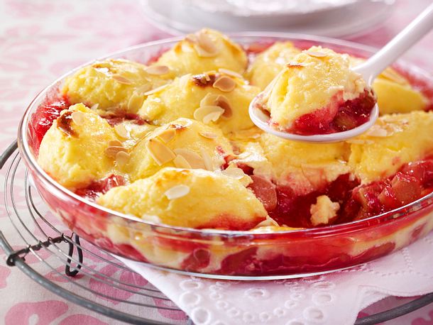 Grießnockerln-Rhabarber-Auflauf Rezept Grießnockerln-Rhabarber-Auflauf Rezept