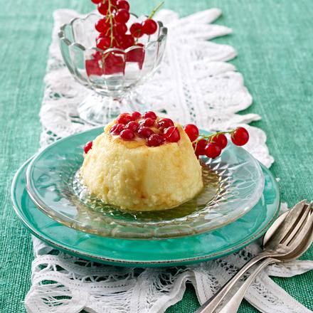 Grießpudding mit Johannisbeeren und Karamellsoße Rezept