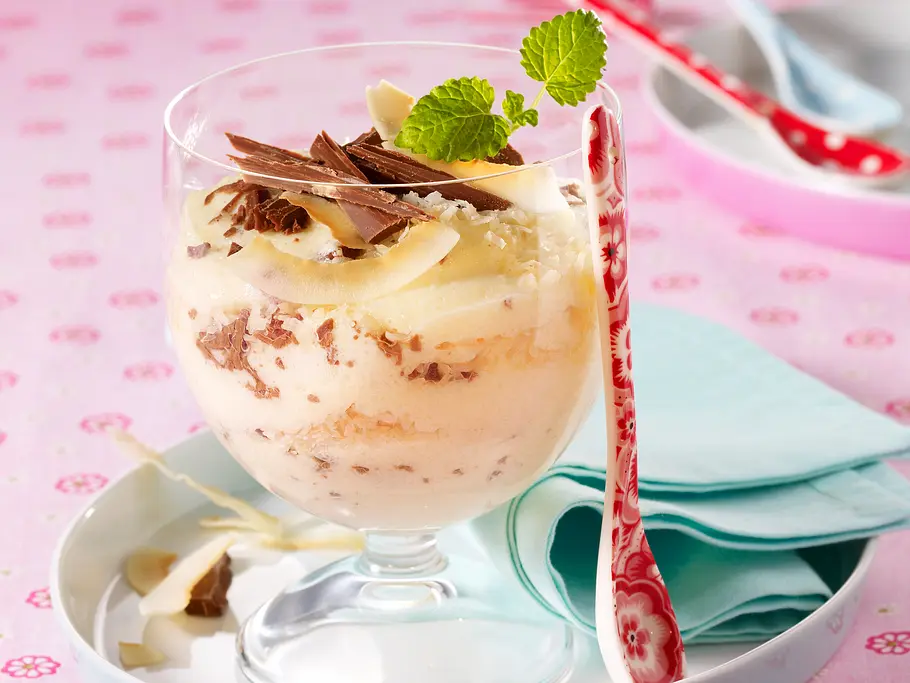 Grießpudding mit Schokolade und Kokos