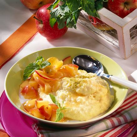 Grießschaum mit Apfel-Kompott Rezept Grießschaum mit Apfel-Kompott Rezept