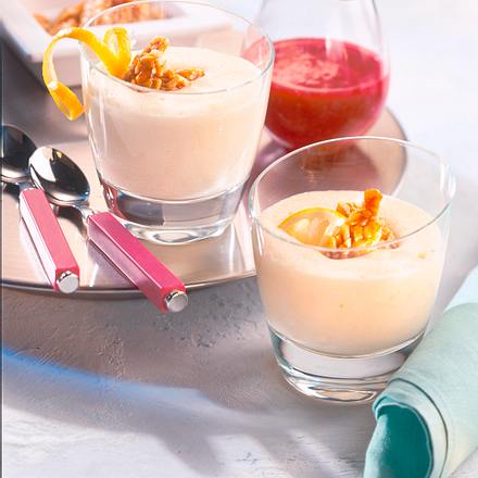 Grießschaum mit Mandelkrokant und Himbeersoße Rezept Grießschaum mit Mandelkrokant und Himbeersoße Rezept