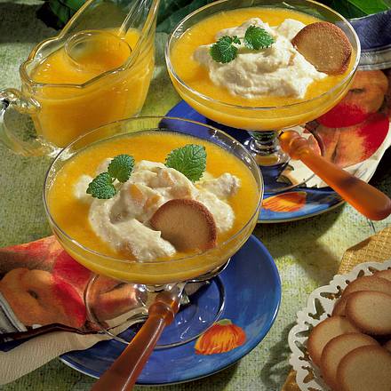 Grießspeise mit Pfirsichsoße Rezept