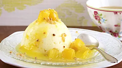 Grießtörtchen auf Aprikosensoße Rezept - Foto: LECKER @ Bauer Media Group