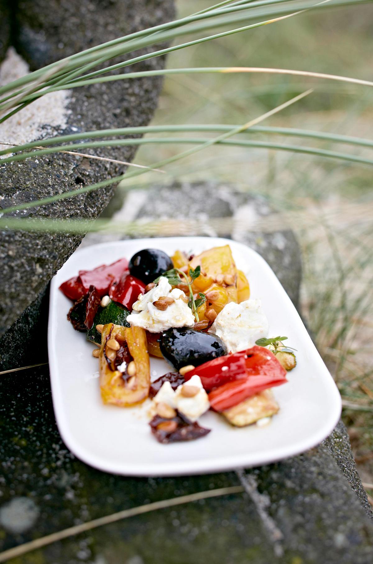 Grillgemüse mit warmem Ziegenkäse und Ofenbrot Rezept