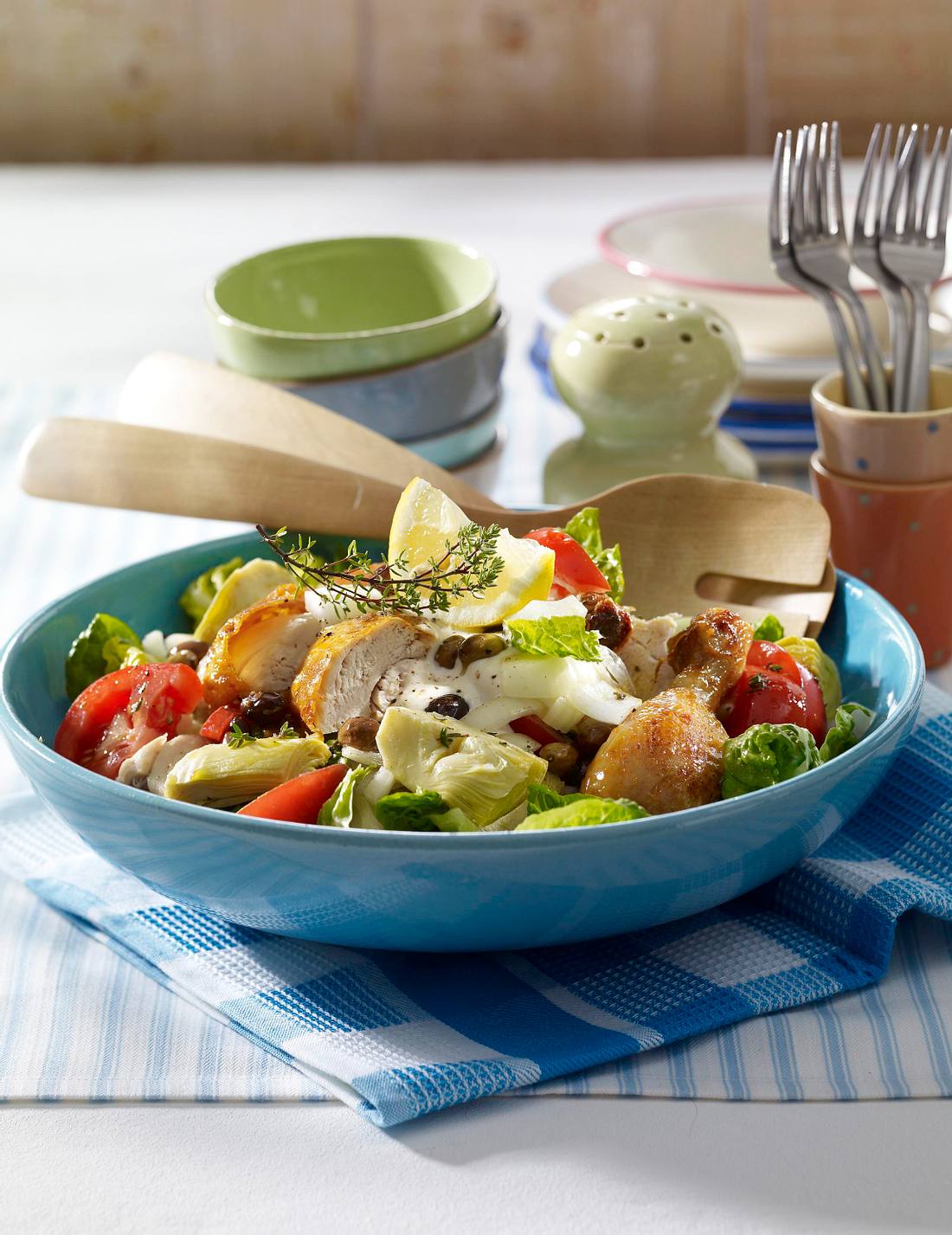 Grillhähnchen-Salat mit Blitz-Aioli Rezept | LECKER