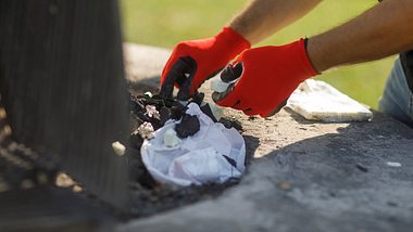 Grillhandschuhe - Foto: iStock / EXTREME-PHOTOGRAPHER