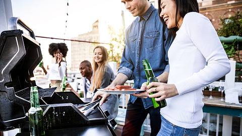 Der Grillwagen ist der schicke Alleskönner - Foto: iStock