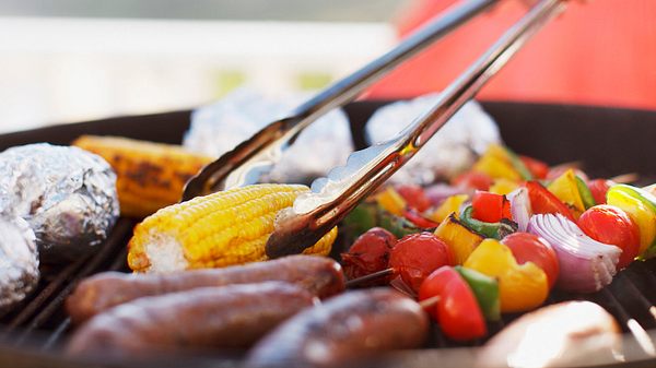 Grillzange - Foto: iStock / Paul Bradbury