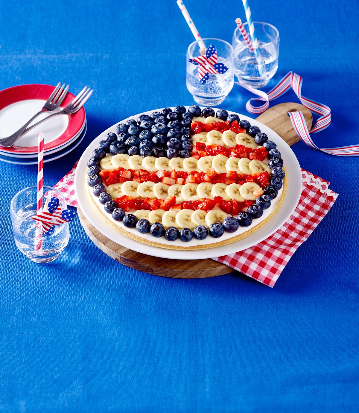 Große Fruchtpizza als amerikanische Flagge Rezept