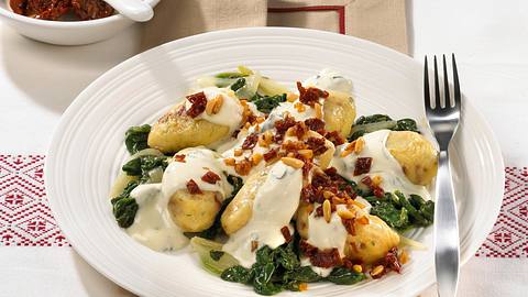 Große Gnocchi mit getrockneten Tomaten Rezept - Foto: House of Food / Bauer Food Experts KG