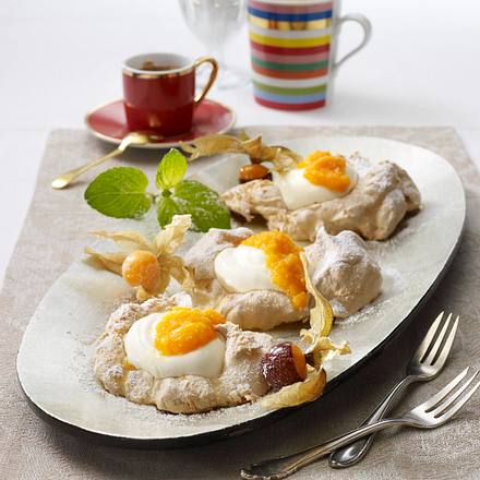 Große Baisertörtchen mit Physalis-Creme Rezept