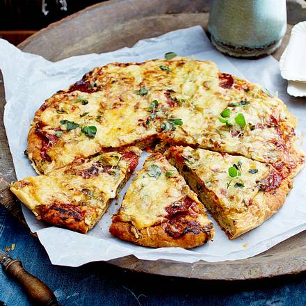 Großer Pizza-Salami-Scone Rezept Großer Pizza-Salami-Scone Rezept